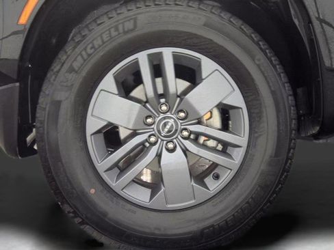 Used 2025 Nissan Frontier SV RWD image 10