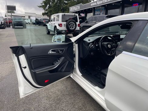 Used 2017 Mercedes-Benz CLA 250 image 13