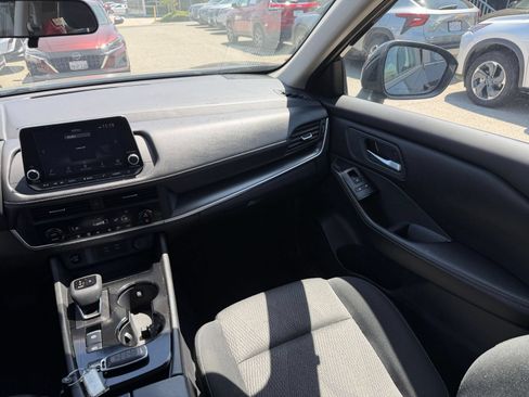 Used 2025 Nissan Rogue SV FWD image 36