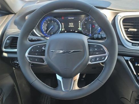 New 2026 Chrysler Pacifica Select image 16