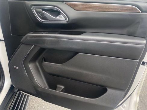 Used 2023 Chevrolet Suburban High Country image 36