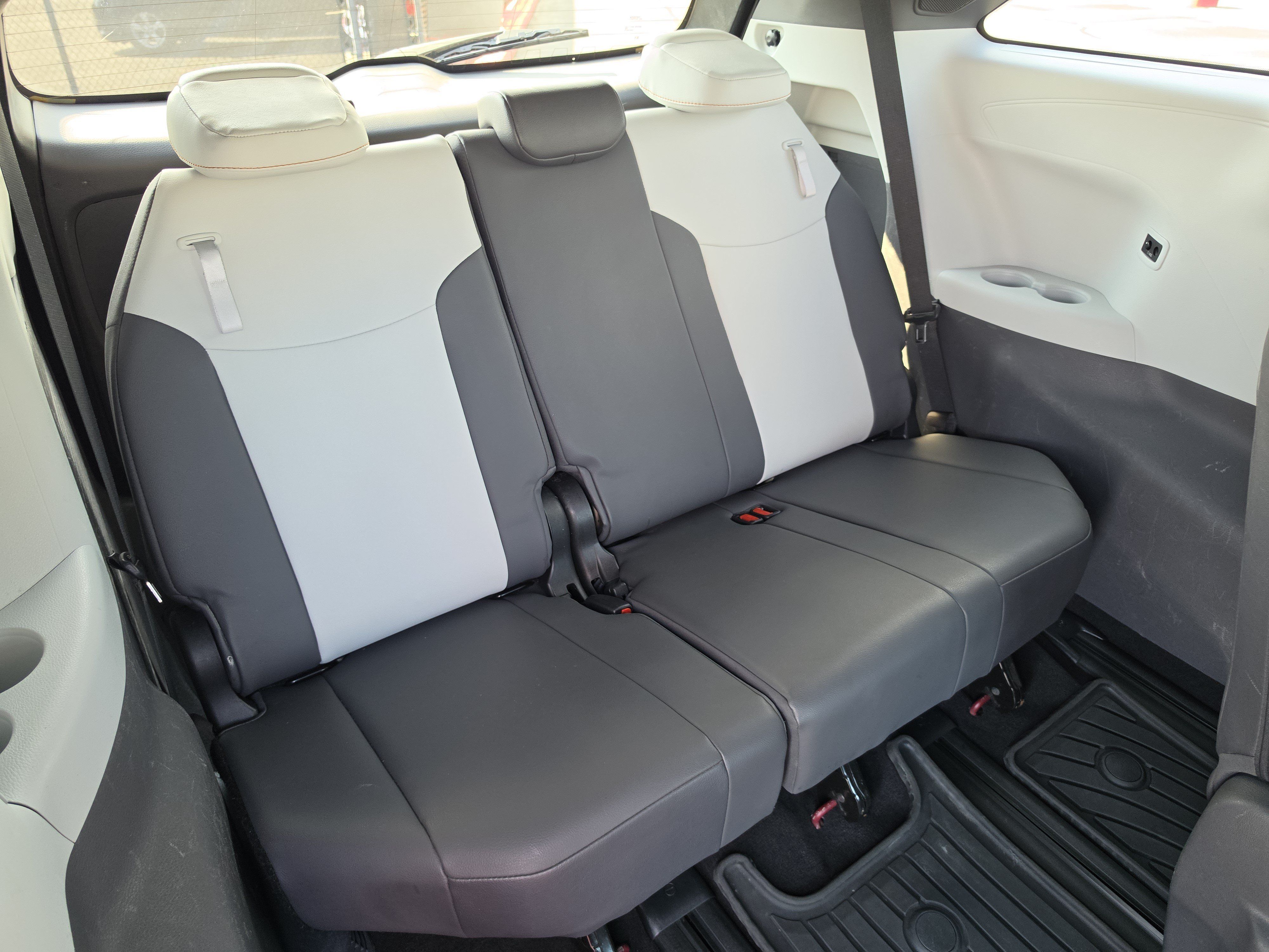 Used 2021 Toyota Sienna XSE w/ XSE Plus Package FWD image 13