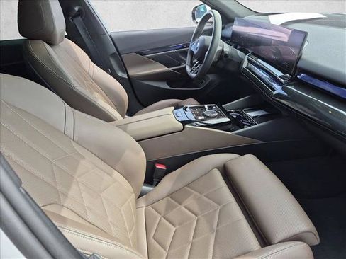 Used 2024 BMW i5 eDrive40i w/ M Sport Package RWD image 22