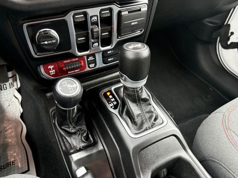 Used 2024 Jeep Wrangler Unlimited Rubicon image 15