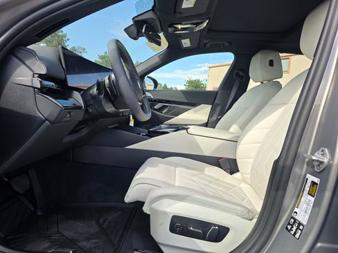 Used 2026 BMW 530i xDrive w/ Premium Package AWD/4WD image 10