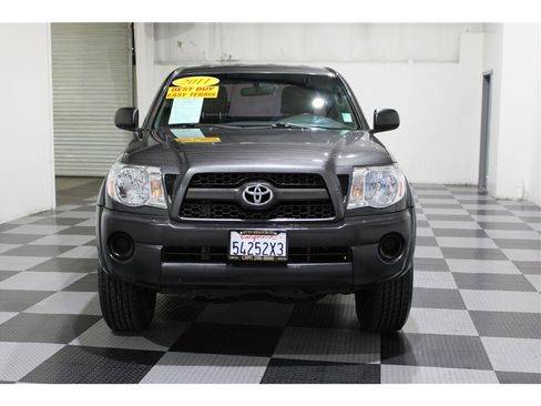 Used 2011 Toyota Tacoma PreRunner image 2