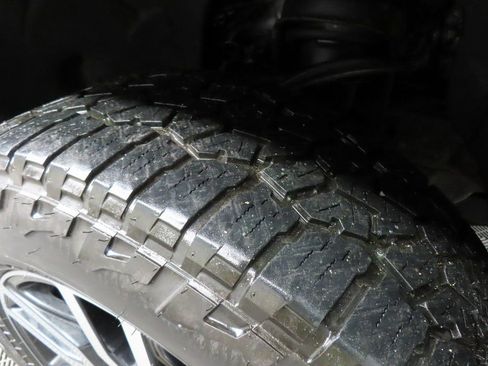 Used 2024 GMC Sierra 1500 AT4 w/ Technology Package image 7