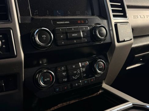 Used 2019 Ford F350 Lariat w/ Lariat Ultimate Package AWD/4WD image 26