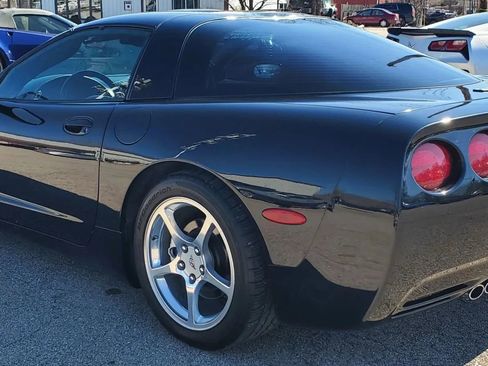 Used 2004 Chevrolet Corvette Coupe w/ Preferred Equipment Group image 12