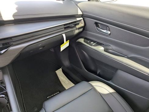 Used 2025 Nissan Murano SV FWD image 17