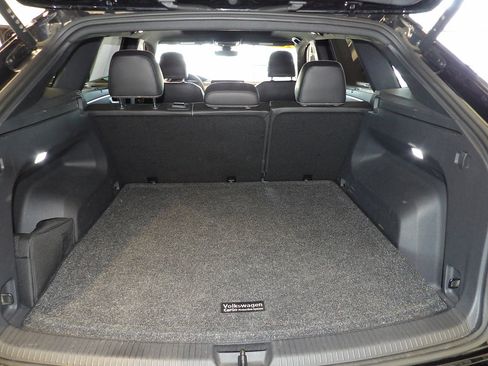 Used 2024 Volkswagen Atlas Cross Sport SE w/ Panoramic Sunroof Package AWD/4WD image 19