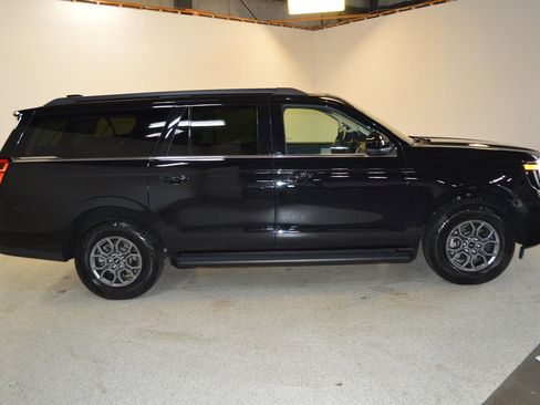Used 2025 Ford Expedition Max Active AWD/4WD image 2