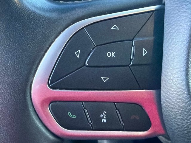 Used 2023 Chrysler Pacifica Pinnacle FWD image 24