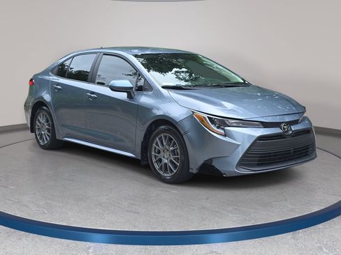 Used 2025 Toyota Corolla LE FWD image 3