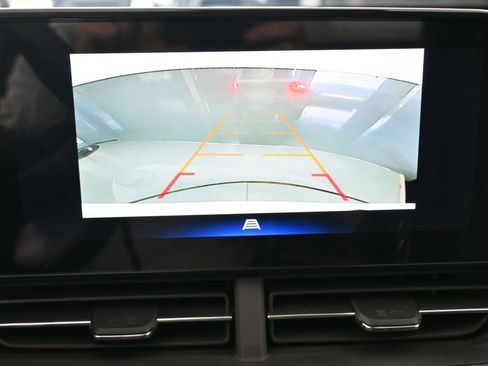 Used 2025 Chevrolet Trax LT w/ LT Convenience Package image 19