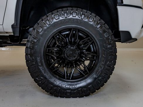Used 2025 Chevrolet Silverado 2500 High Country w/ High Country Premium Package AWD/4WD image 12