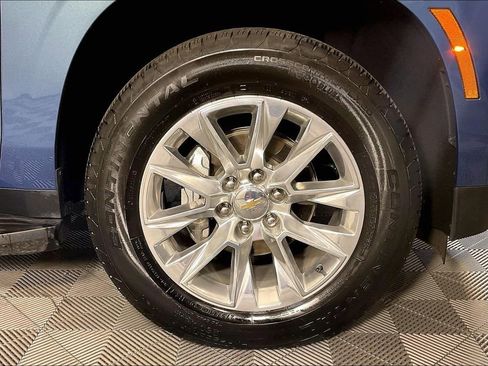 Used 2025 Chevrolet Suburban Premier image 11