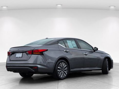 Used 2024 Nissan Altima 2.5 SV FWD image 4