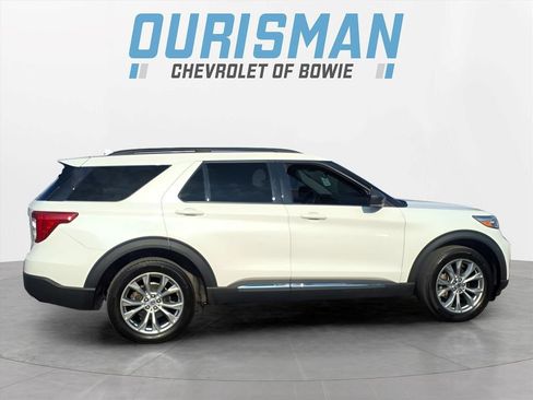 Used 2023 Ford Explorer XLT w/ Equipment Group 202A AWD/4WD image 2
