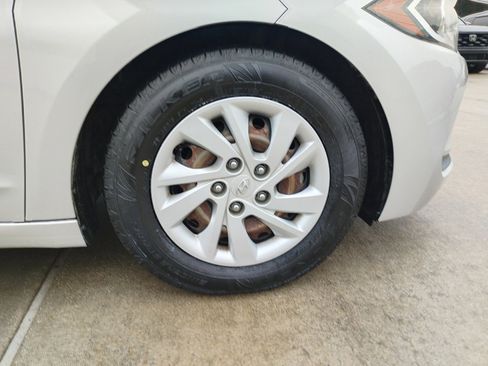 Used 2018 Hyundai Elantra SE FWD image 29