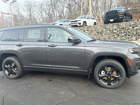 New 2025 Jeep Grand Cherokee L Altitude image 11
