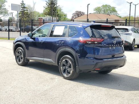 Used 2024 Nissan Rogue SV AWD/4WD image 3