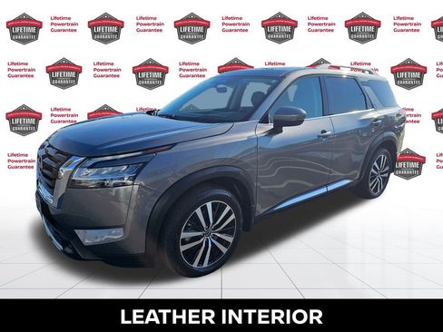 Used 2024 Nissan Pathfinder Platinum image 2