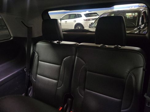 Used 2023 GMC Acadia SLT image 12