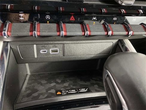 Used 2024 GMC Canyon AT4X image 20