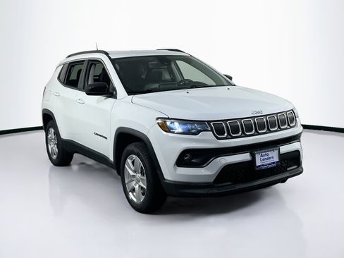 Used 2022 Jeep Compass Latitude w/ Convenience Group image 3