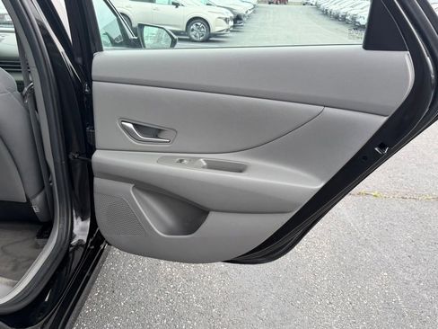 Used 2023 Hyundai Elantra SEL w/ Convenience Package FWD image 20