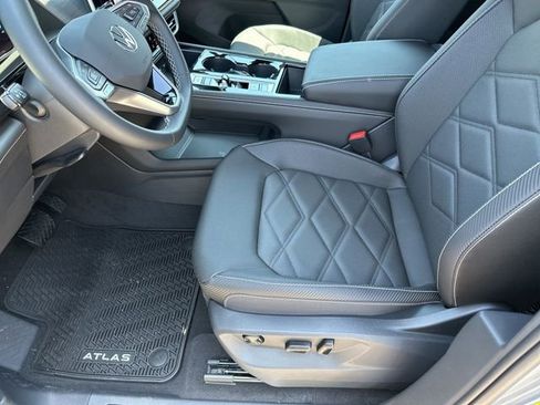 New 2025 Volkswagen Atlas Cross Sport SE image 10