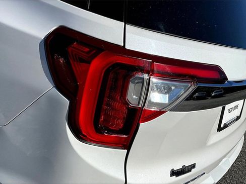 Used 2022 GMC Acadia Denali w/ Denali Technology Package image 21