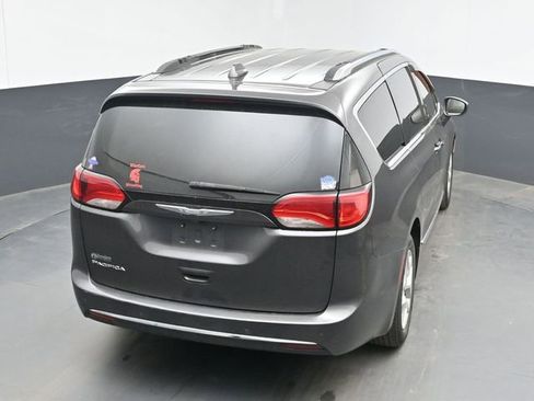 Used 2017 Chrysler Pacifica Touring-L Plus w/ Tire & Wheel Group FWD image 24