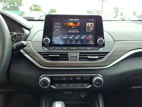Used 2025 Nissan Altima 2.5 SV FWD image 11
