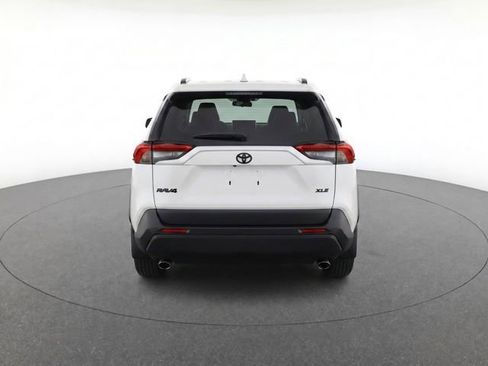 Used 2021 Toyota RAV4 XLE w/ Convenience Package FWD image 6