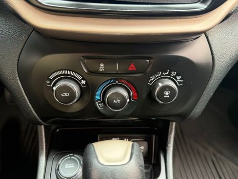 Used 2016 Jeep Cherokee Sport AWD/4WD image 25