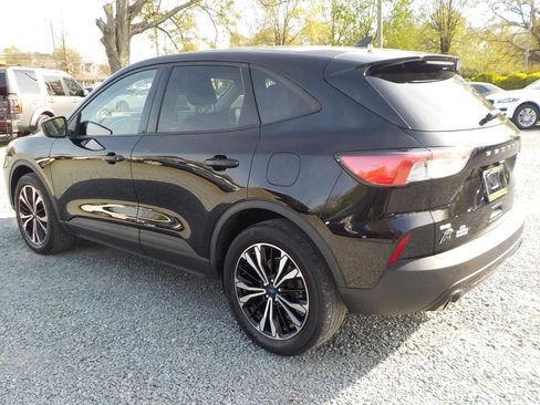 Used 2021 Ford Escape SE w/ SE Sport Appearance Package image 3