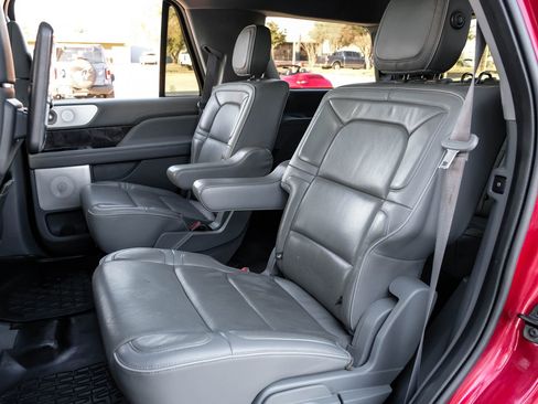 Used 2018 Lincoln Navigator Reserve w/ Technology Package image 48