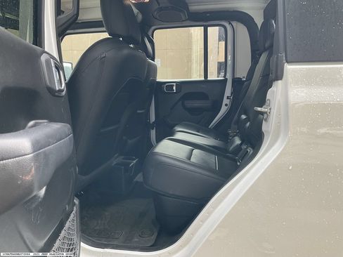 Used 2021 Jeep Gladiator Sport AWD/4WD image 9