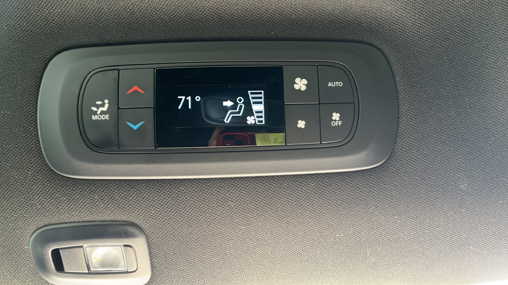 Used 2026 Chrysler Pacifica Limited FWD image 23