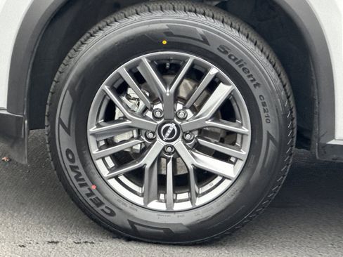 Used 2024 Nissan Rogue S image 31