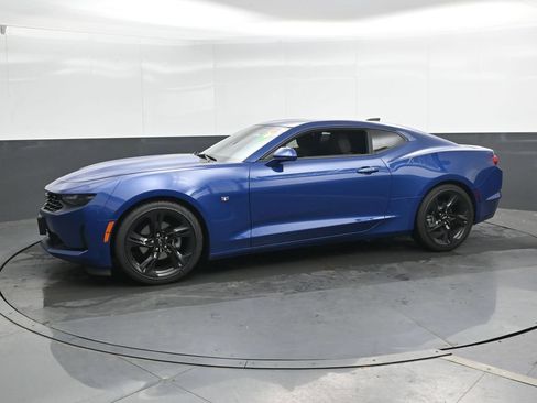 Used 2020 Chevrolet Camaro LT RWD image 7