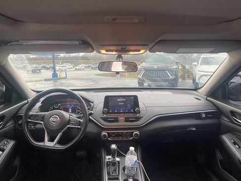 Used 2019 Nissan Altima 2.5 SR w/ SR Premium Package image 5