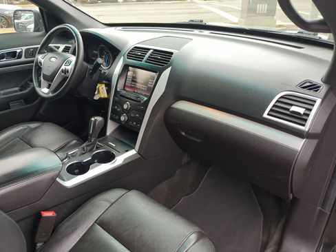 Used 2015 Ford Explorer XLT w/ Equipment Group 202B image 32