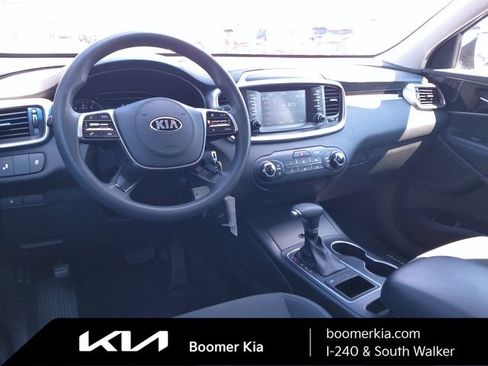 Used 2019 Kia Sorento FWD image 8