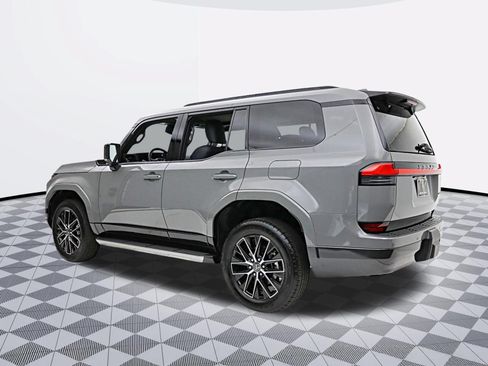 Used 2024 Lexus GX 550 w/ Accessory Package (Z1) AWD/4WD image 9