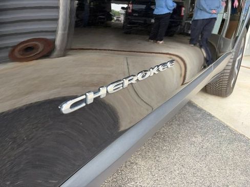 Used 2020 Jeep Cherokee Limited AWD/4WD image 7