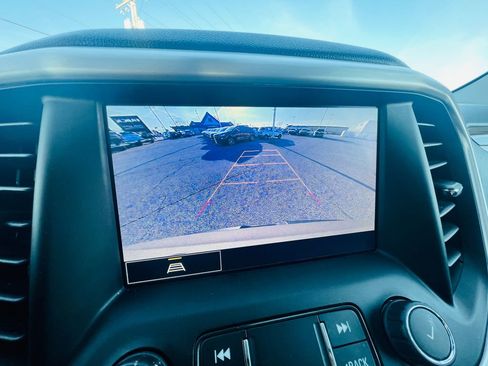 Used 2023 GMC Acadia SLE w/ Driver Convenience Package image 31