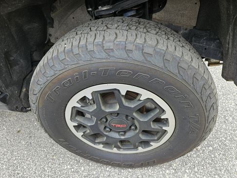 Used 2024 Toyota Tacoma TRD Off-Road image 11